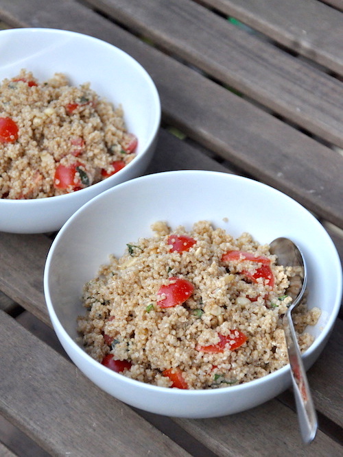 Quinoa con pomodorini, basilico e pinoli Quinoa con pomodorini, basilico e pinoli