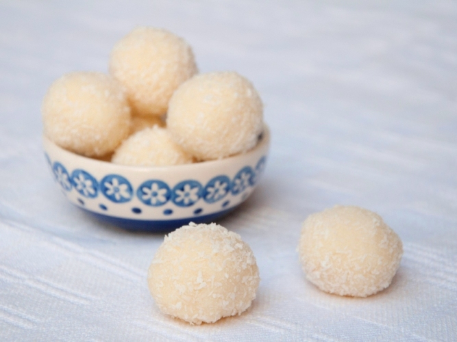 Tartufini al cocco e mandorle