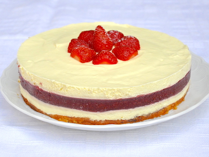 Torta mousse al limone e fragole senza glutine Torta mousse al limone e fragole senza glutine